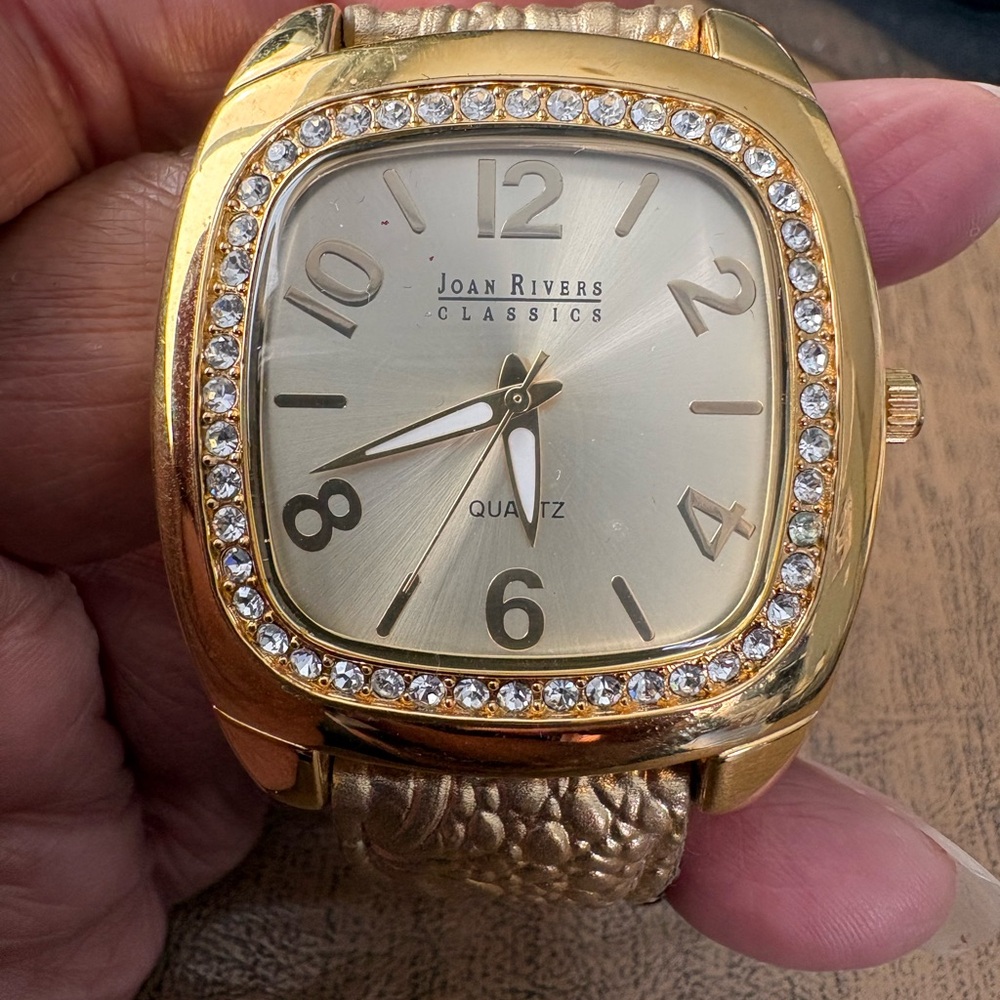 Vintage Joan Rivers Gold-Tone Watch with Gold Strap - Picture 5 of 5